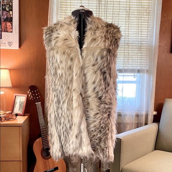 Women's Faux Fur Vest in Cream and Brown - Picture 1 of 14
